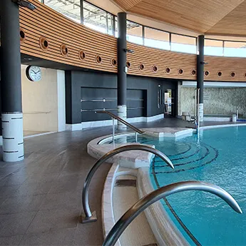 Les indispensables : afficheurs de température, horloges et écrans vidéo led pour piscines, centres aquatiques et espaces balnéothérapie