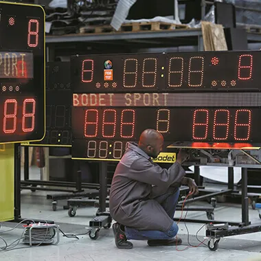 Customised sports display according to the playing-level and the particular sport